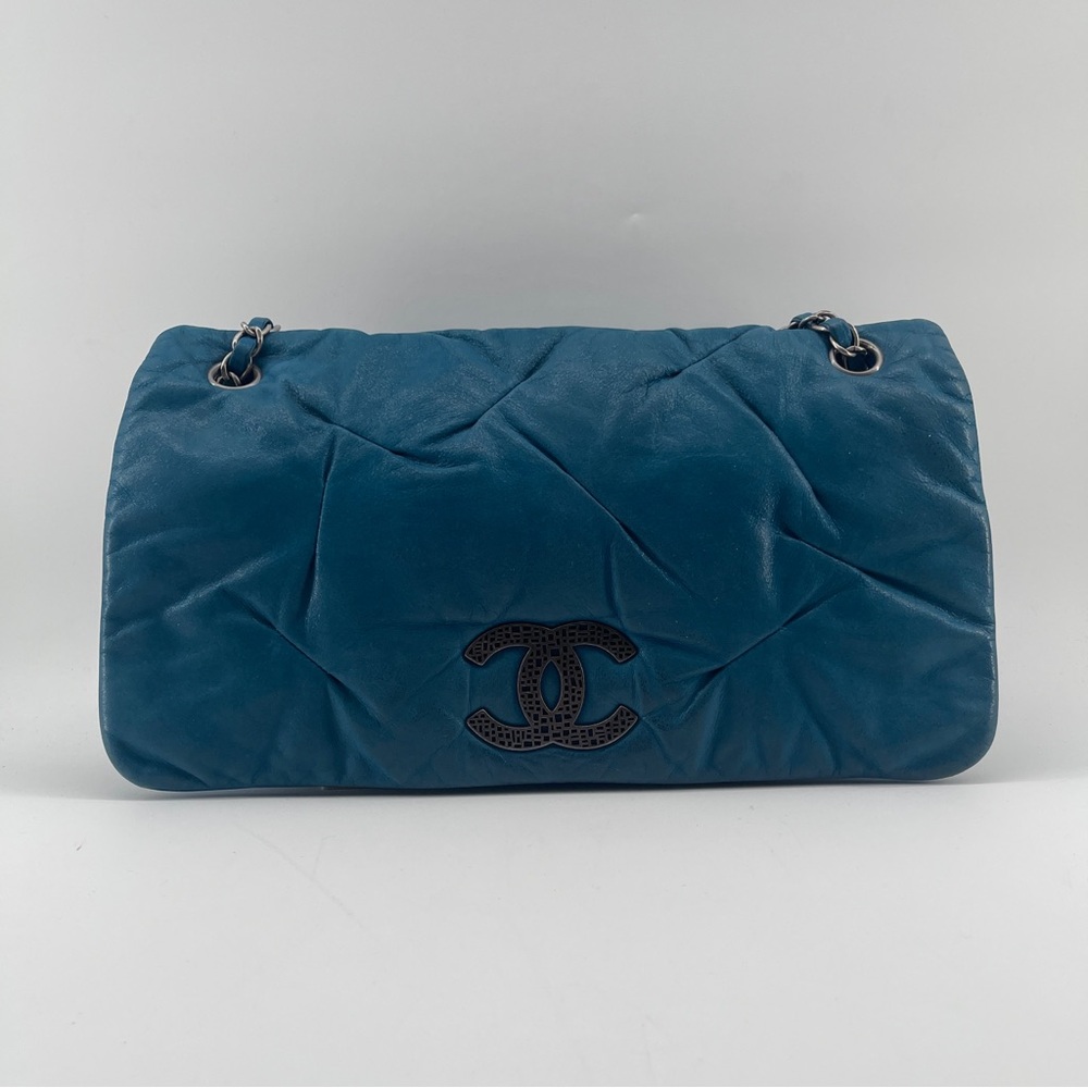 ChanerCC Giint Iridescent caltskin leather flap bag